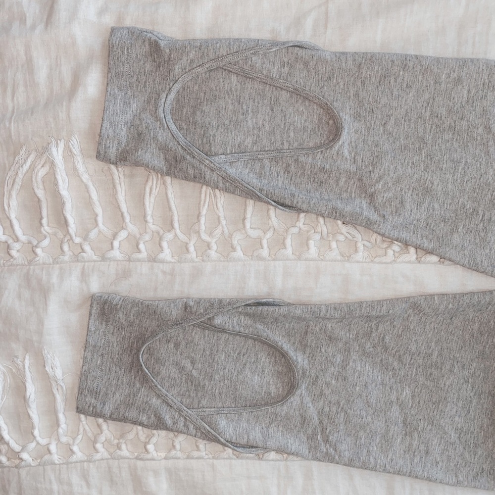 Victoria’s Secret Cropped Leggings - Picture 2 of 3